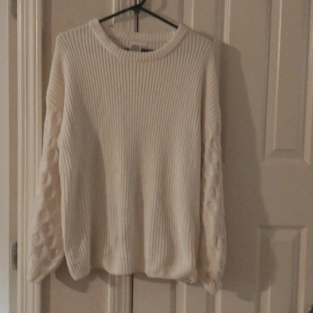 Ladies Ivory Long Sleeve Sweater in L/XL